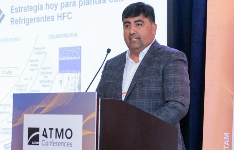 Moisés Ventocilla, Emergent Cold, discussing the sustainable cold chain at ATMO LATAM Summit 2023.